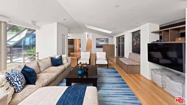 Building Photo - 1827 Westridge Rd