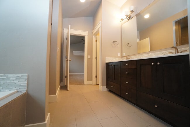 Building Photo - 2303 E Fratello St