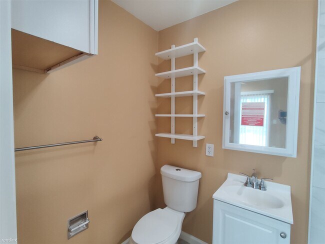 Building Photo - 2 br, 2 bath House - 739 D St