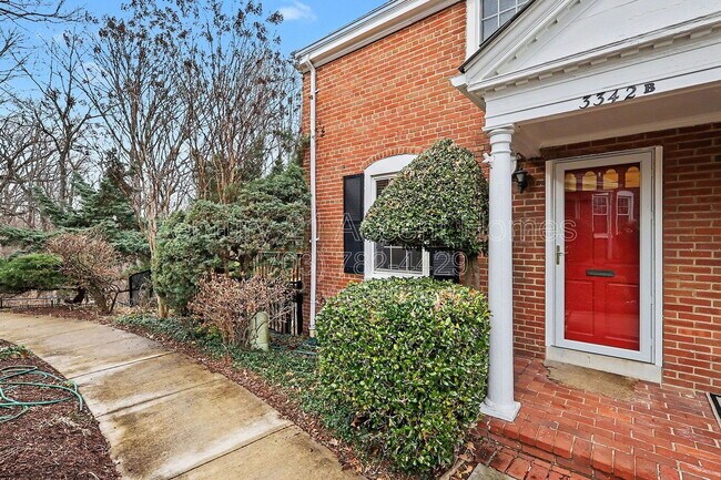 Building Photo - 3342 S Wakefield St