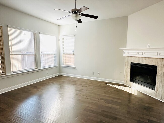 Building Photo - 806 Davids Way