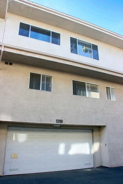 Building Photo - 5266 Lindley Ave