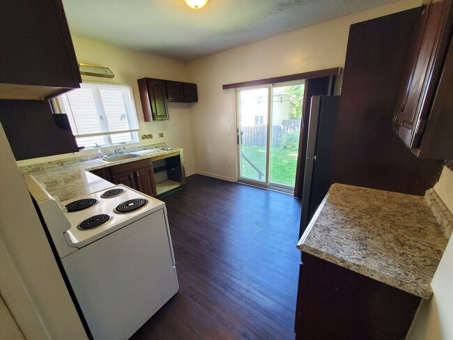 Building Photo - Large 3 Bedroom 2 Story Apartment Winton / Blossom area Avail Soon