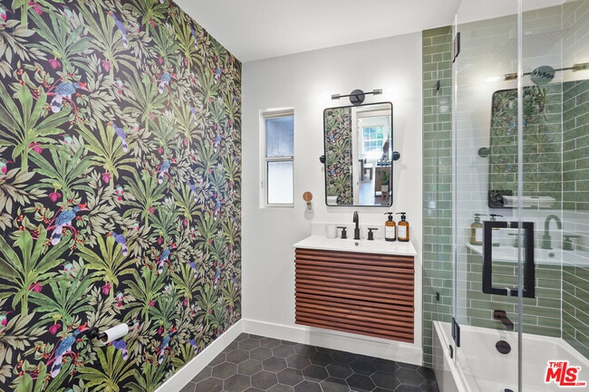 Building Photo - 14828 Saticoy St