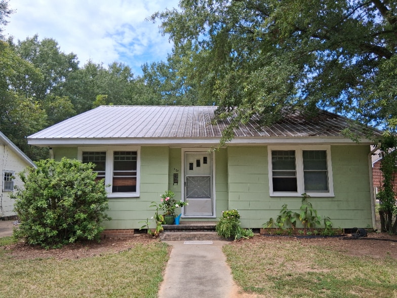 Primary Photo - 407 N Jackson St
