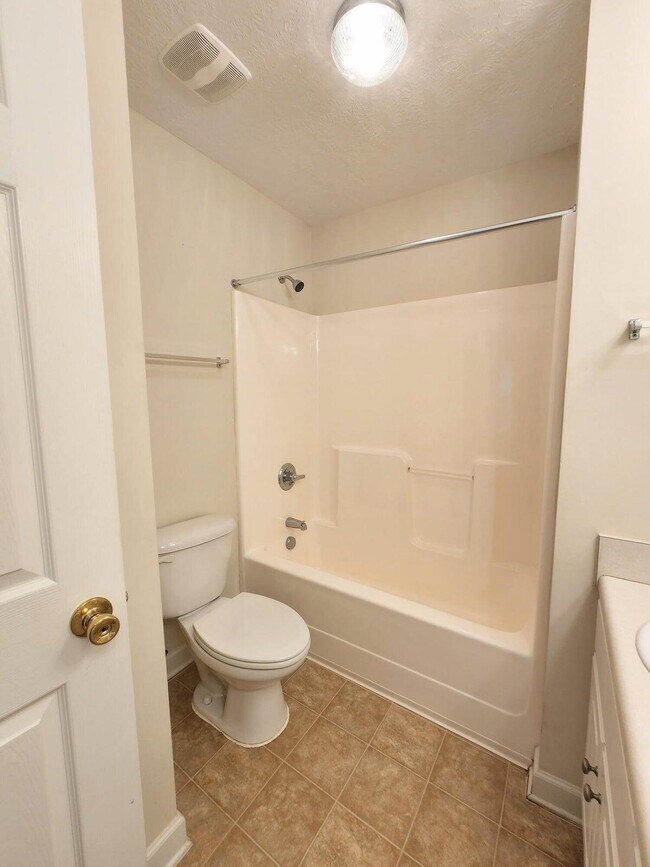 Building Photo - 241 Bainbridge Dr