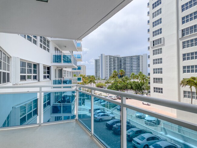 Building Photo - 3430 Galt Ocean Dr