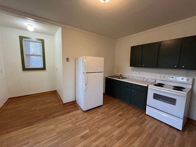 Building Photo - 5 S 63rd Ave W