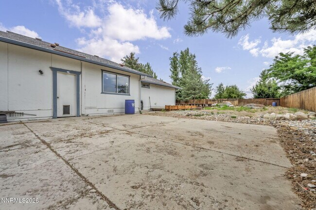 Building Photo - 17575 Parrot Dr