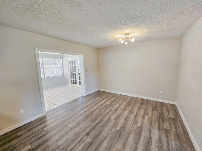 Building Photo - 608 Tangerine Dr