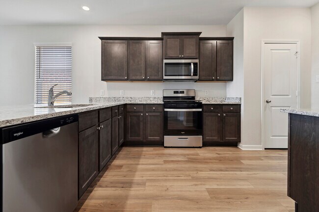 Building Photo - 400 Mystic Slopes Dr