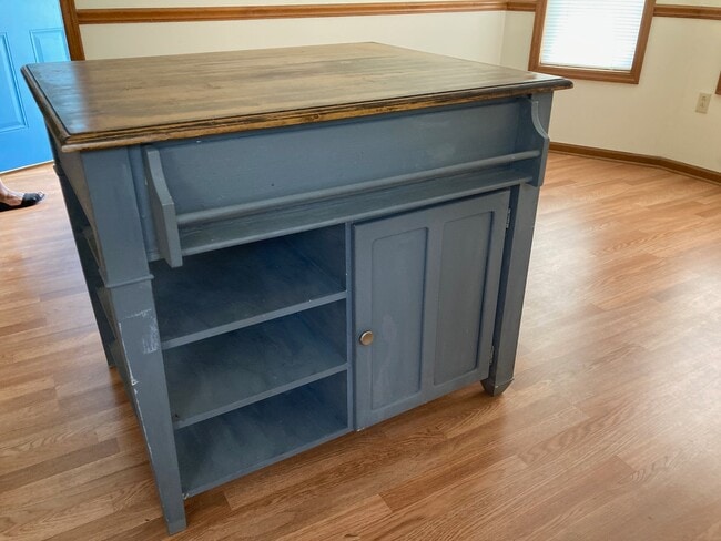 Building Photo - 611 Windcrest Dr