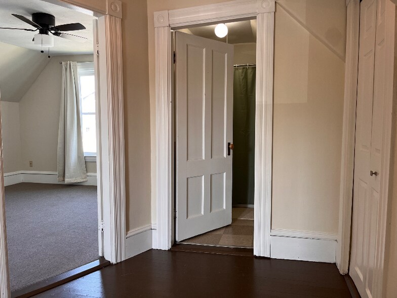 Building Photo - 408 Porter St