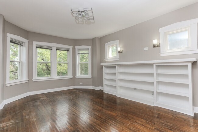 Building Photo - 2647 W Potomac Ave