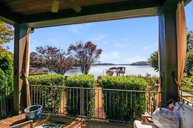 Primary Photo - 17120 Belle Isle Dr