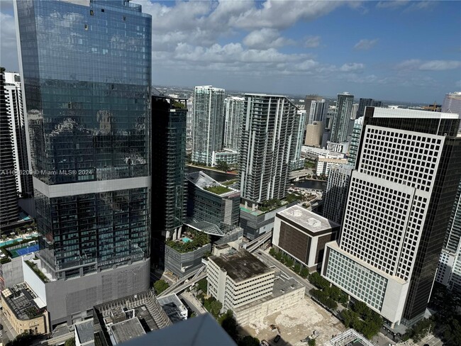 Building Photo - 950 Brickell Bay Dr