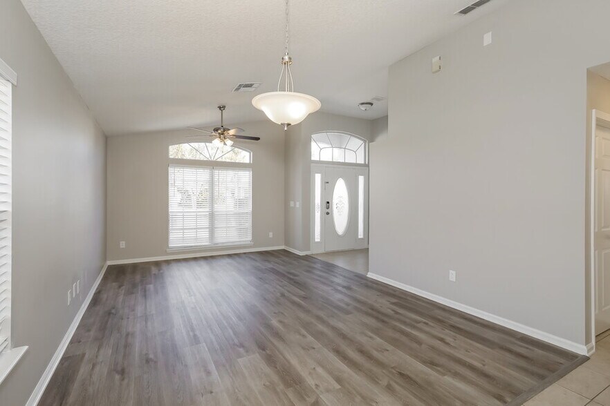Building Photo - 179 Prince Phillip Dr