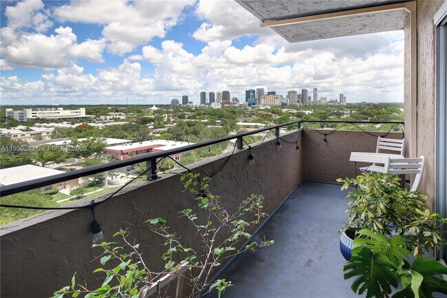 Building Photo - 1625 SE 10th Ave