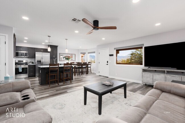 Building Photo - 801 Mesquite Springs Dr