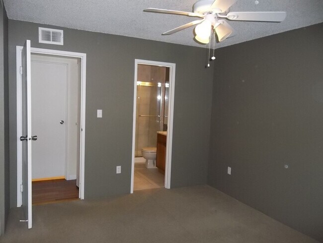 Building Photo - $0 DEPOSIT OPTION. SPACIOUS 2-BEDROOM, 2-B...