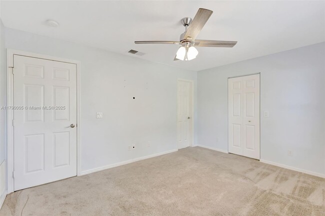 Building Photo - 665 NE Horizon Ln