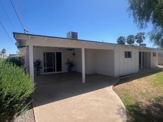 Building Photo - 8608 E Highland Ave