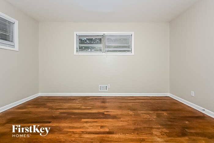 Building Photo - 4707 City View Dr