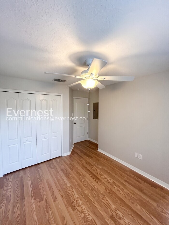 Building Photo - 8503 Brushleaf Way