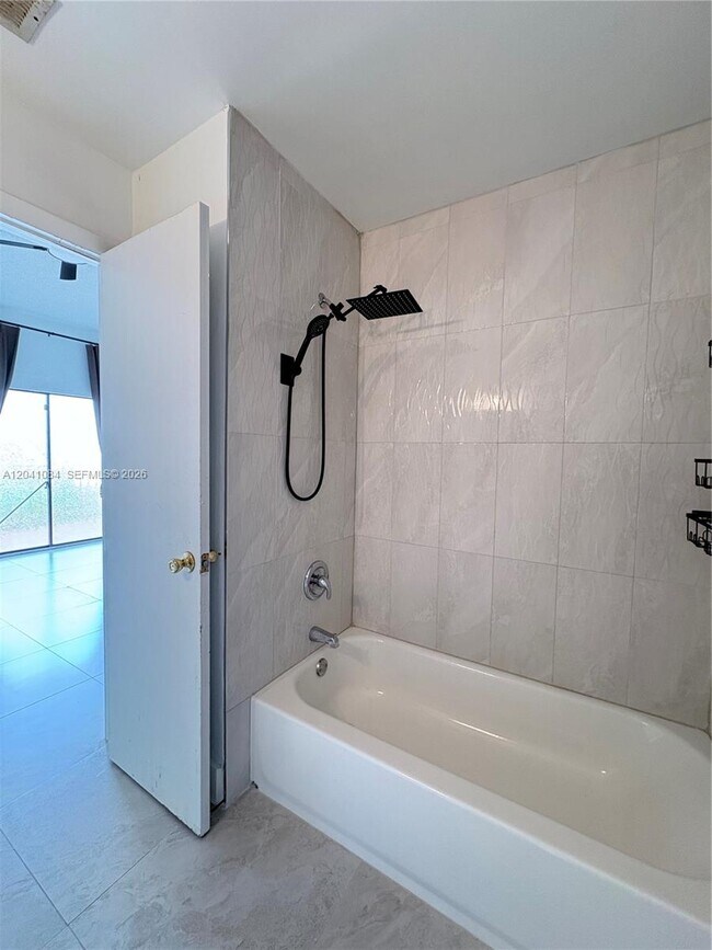 Building Photo - 2513 San Remo Cir