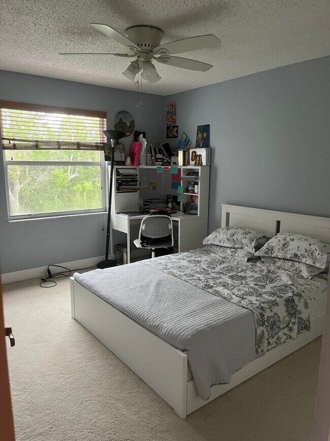 Building Photo - 18051 Rhumba Way