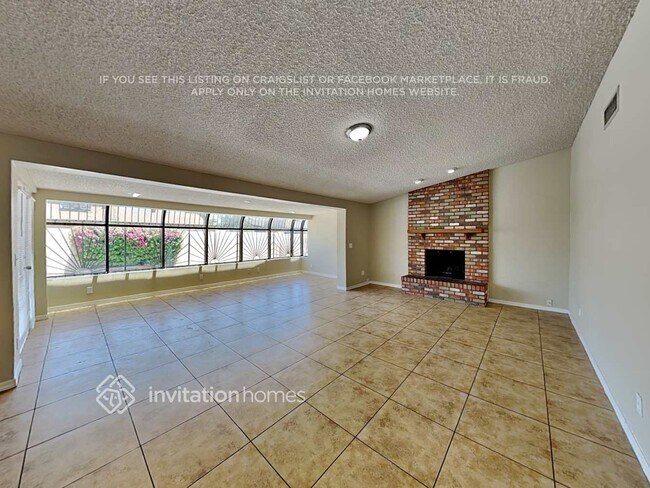 Building Photo - 10108 W Glenrosa Ave