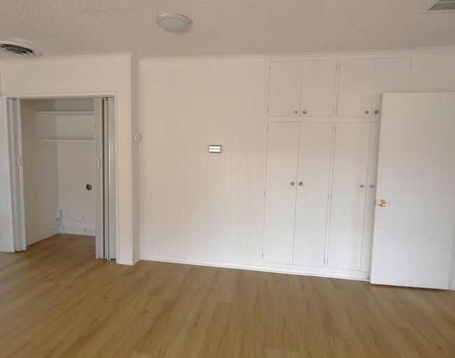 Building Photo - **Available NOW in Whittier!**