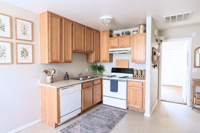 Building Photo - 8281 W Sandy Ln