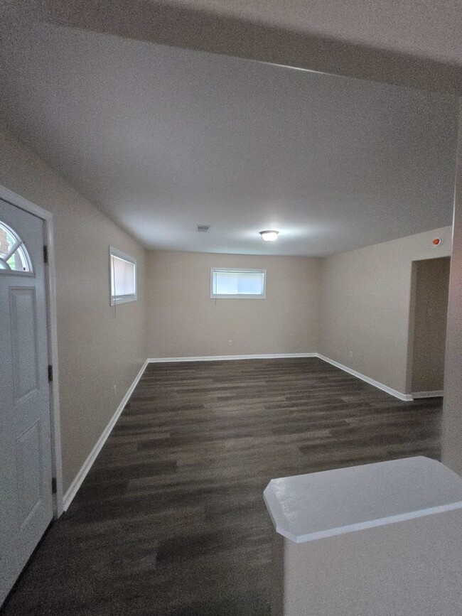 Building Photo - Newly renovated 3 bedroom, 2 bath home