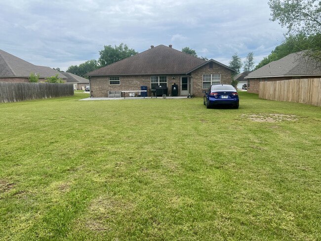 Building Photo - 1605 Abraham Dr