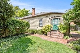 Building Photo - Beautiful German Village Home with Parking...
