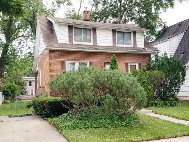 Building Photo - 3150 Phillips Ave