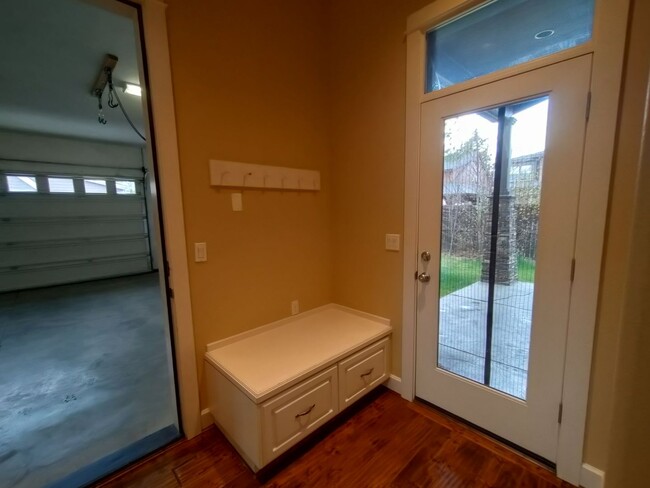 Building Photo - Stunning Renaissance Home, 5 bedroom 3 ful...