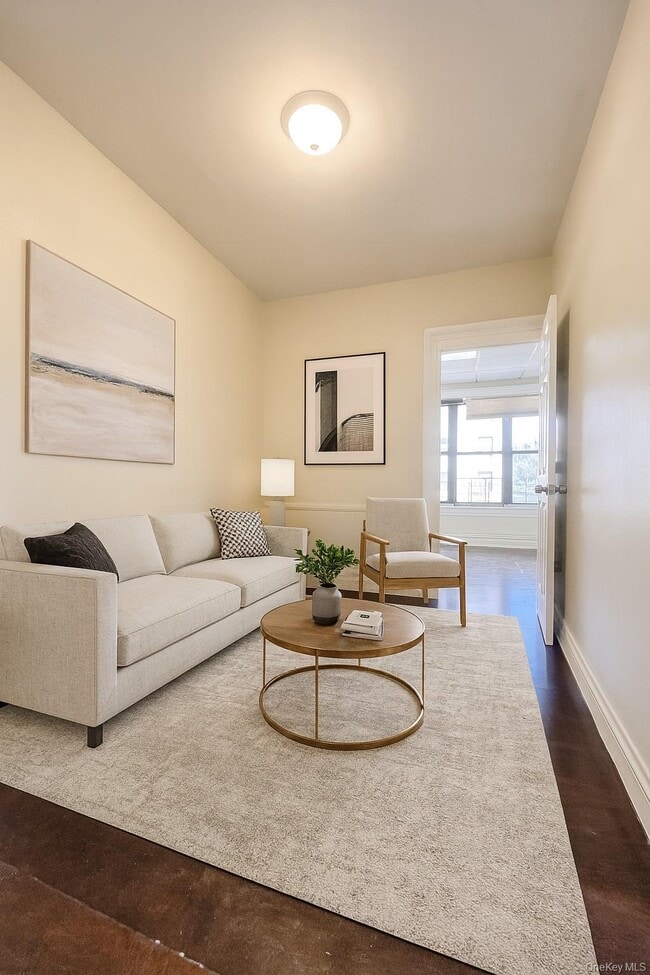 Primary Photo - 30 W Kingsbridge Rd