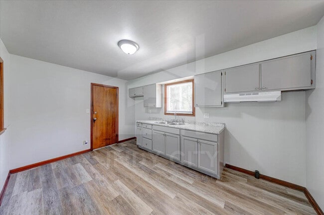 Building Photo - 2621 W 61st St