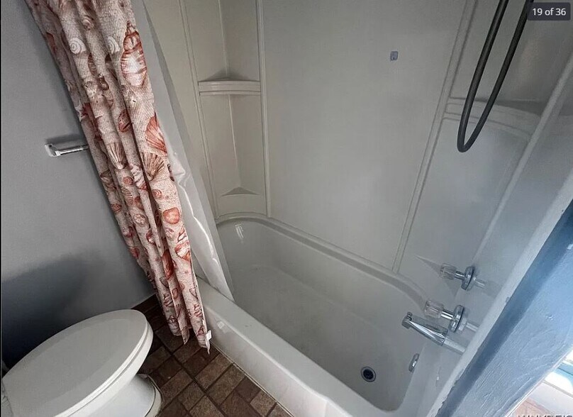 Building Photo - 114 Lagrange St