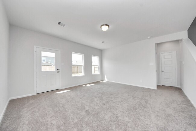 Building Photo - 2715 Crested Creek Ln
