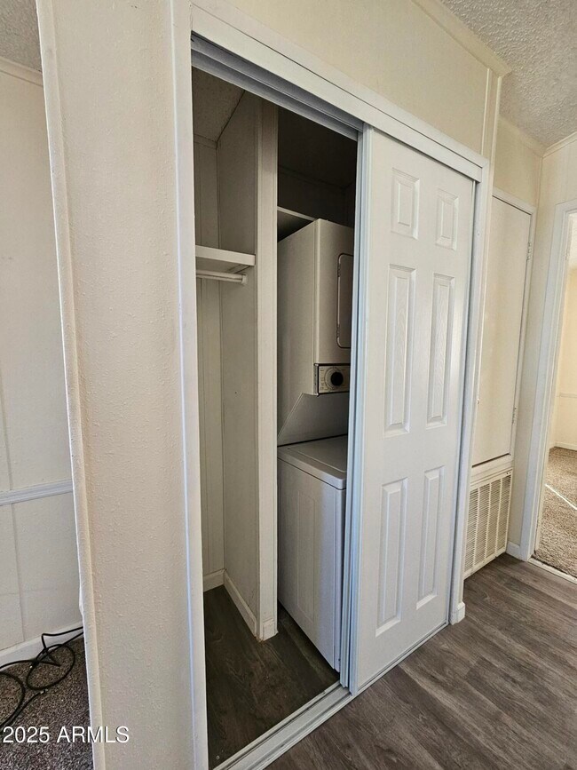 Building Photo - 6162 S Pinehurst Dr