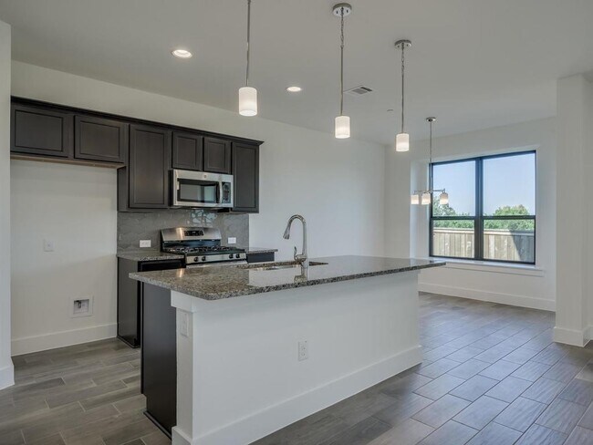 Building Photo - 12327 Maypole Bend