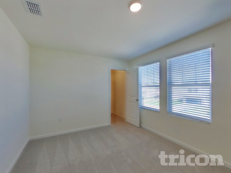 Building Photo - 1066 Large Poppy Dr