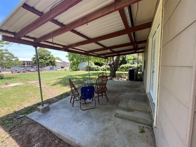 Building Photo - 1320 Montezuma St