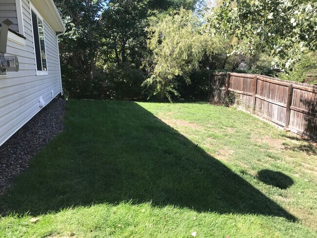Building Photo - Available October 2025! 3 Bedroom 2 Bath SFH