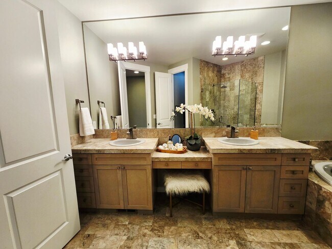 Building Photo - Experience Unmatched Luxury on the Columbia River!