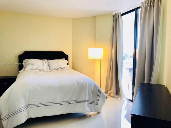 Building Photo - 3610 Yacht Club Dr