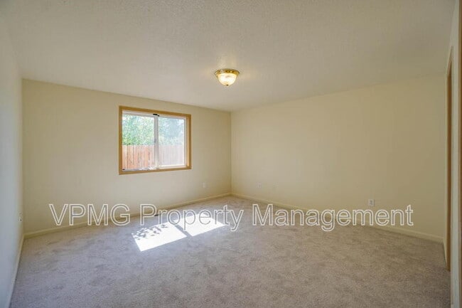 Building Photo - 3107 NE 148th Ave